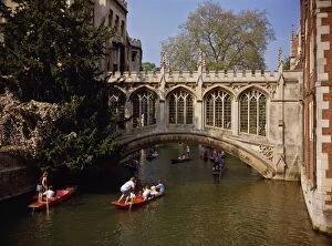 College Collection: Bridge of Sighs over the River Cam at St. Johns College, built in 1831 to link New Court to