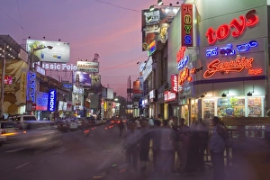 Brigade Road, Bangaluru (Bangalore), Karnataka, India, Asia