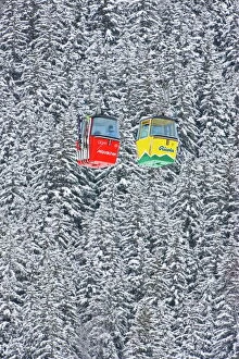Images Dated 10th March 2009: Brightly coloured Grindelwald Grund Gondola ski lift, Grindelwald, Jungfrau region