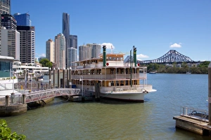 Brisbane River, Story Bridge and City Reach Boardwalk, Brisbane, Queensland, Australia