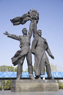 Bronze Prints: Bronze figures of a Russian and a Ukrainian worker