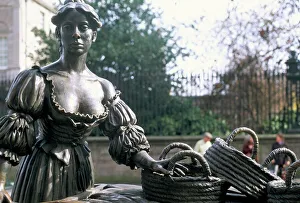 National Famous Place Prints: Bronze statue of Molly Malone
