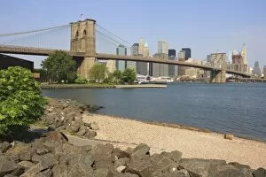 Images Dated 23rd May 2009: Brooklyn Bridge spanning the East River and Lower Manhattan skyline