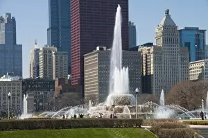 Images Dated 17th April 2009: Buckingham Fountain in Grant Park, Chicago, Illinois, United States of America