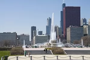 Images Dated 17th April 2009: Buckingham Fountain in Grant Park, Chicago, Illinois, United States of America