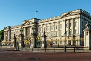 Buckingham Palace Collection: Buckingham Palace, near Green Park, London, England, United Kingdom, Europe