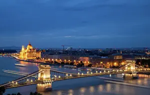 Aesthetics Prints: Budapest in the evening, with Parliament and Chain Bridge over the River Danube