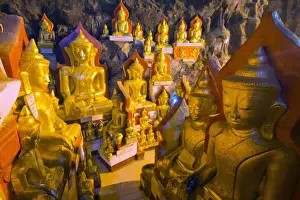 Pindaya Prints: Buddha statues in entrance to Shwe Oo Min Natural Cave Pagoda