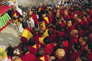 New Year Prints: Buddhist monks giving offerings to the image of