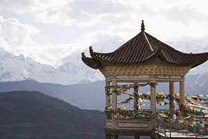 Images Dated 30th April 2008: Buddhist stupa on way to Deqin, on the Tibetan Border, with the Meili Snow Mountain peak in