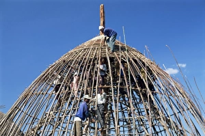 Ethiopian Prints: Building a circular house, Gourague country, Shoa province, Ethiopia, Africa
