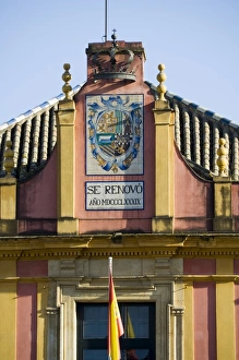 Building just outside the exit of the Real Alcazar