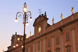 Images Dated 20th July 2008: Building in The Piazza dei Cavalli, Piacenza, Emilia Romagna, Italy, Europe