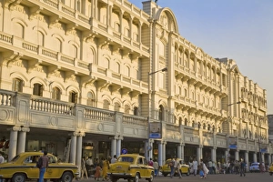 Images Dated 8th November 2008: Buildings on Jawaharlal Nehru Road (Chowringhee Road), Chowringhee, Kolkata (Calcutta)