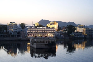 Images Dated 17th October 2009: Buildings overlooking Lake Pichola lighting up to celebrate Diwali festival