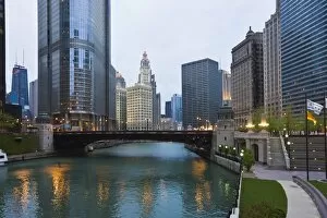 Buildings along Wacker Drive and the Chicago River, Trump Tower centre left