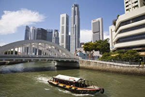 Images Dated 11th September 2007: Bumboat river taxi and Elgin Bridge