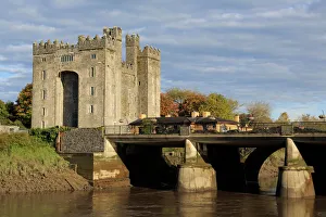 Connection Prints: Bunratty Castle, County Clare, Munster, Republic of Ireland, Europe