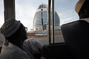 Images Dated 25th January 2000: A bus passes the 5-star Boji Al-Fateh Hotel (Libyan Hotel)