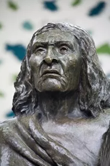 Images Dated 21st May 2008: Bust of Chief Seattle in Pioneer Square, Seattle, Washington State, United States of America
