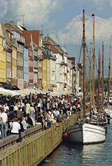 Nyhavn Prints: Busy restaurant area, Nyhavn, Copenhagen, Denmark, Scandinavia, Europe