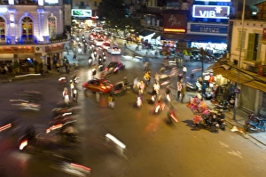 Images Dated 25th December 2009: Busy traffic, Hanoi, Vietnam, Indochina, Southeast Asia, Asia