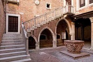 Images Dated 15th April 2011: Ca d Oro (House of Gold) (Palazzo Santa Sofia), Venice, UNESCO World Heritage Site, Veneto, Italy
