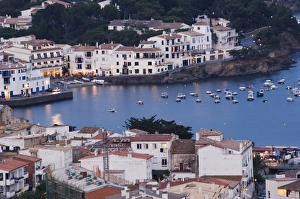 Images Dated 8th January 2000: Cadaques, Mediterranean harbour town