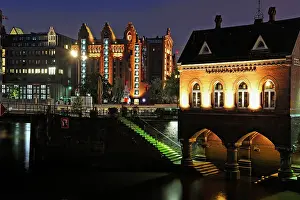 Hamburg Prints: Cafe-bistro Fleetschlosschen in warehouse district (Speicherstadt) by night