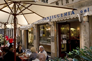 Images Dated 20th September 2008: Cafe, Genoa port, Liguria, Italy, Europe