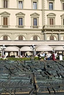 Piazza Della Repubblica Prints: Cafe Paszkowsky and bronze model of Florence city centre, Piazza della Repubblica