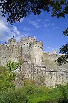 Images Dated 3rd August 2006: Cahir Castle