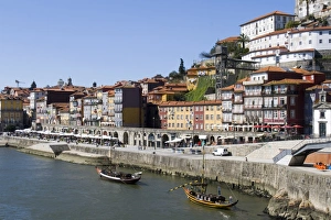 Images Dated 12th September 2007: Cais de Ribeira waterfront near the Ponte de Dom Luis I Bridge