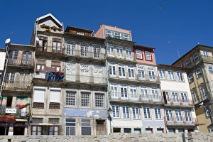 Images Dated 12th September 2007: Cais de Ribeira waterfront near the Ponte de Dom Luis I Bridge