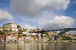 Images Dated 12th September 2007: Cais de Ribeira waterfront with Ponte de Dom Luis I Bridge