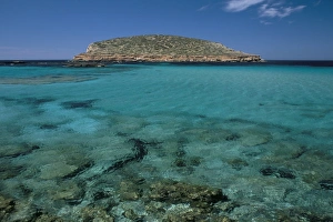 Cala Comta and the rocky islet of Illa d es Bosc