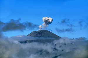 Risk Prints: Caldeira and Bromo at 2329 m, and Semeru at 3676m, volcanoes on Java, Indonesia
