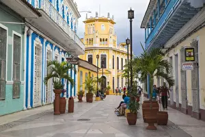 Sancti Spiritus Prints: Calle Independencia Sur, pedestrian shopping street, leading to Colonia Espanola building
