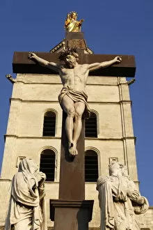 Images Dated 30th October 2009: Calvary outside Avignon Cathedral, Vaucluse, France, Europe