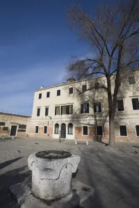 Images Dated 29th January 2008: Campo del Ghetto Nuovo, Jewish Quarter, Cannaregio, Venice, Veneto, Italy, Europe
