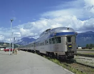 Images Dated 17th November 2008: Canadian National Railways, Jasper, Alberta, Canada, North America