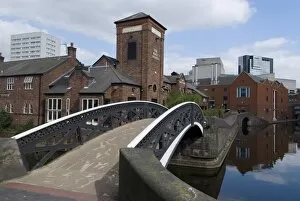 Images Dated 22nd April 2009: Canal near the Sea Life Centre, Birmingham, England, United Kingdom, Europe