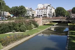 Images Dated 31st July 2007: Canal, Quay Sadi Carnot, Perpignan, Pyrenees-Orientales, Languedoc-Roussillon