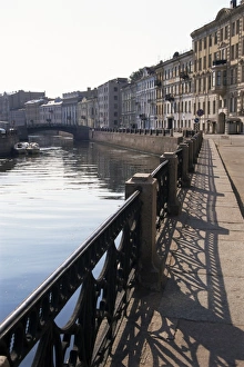 Images Dated 2nd January 2000: Canal scene, St