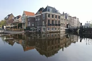 Canals at the centre of the Old Town, Leiden, Netherlands, Europe