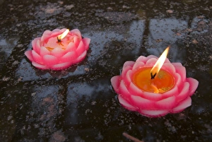 Candle floating in Dafo temple, Leshan, Sichuan, China, Asia