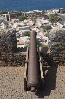Images Dated 25th February 2009: Cannon and loop-hole, Ciudad Velha (Cidade Velha), Santiago, Cape Verde Islands, Africa