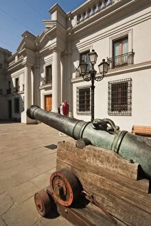 Cannon and modern art on display in an inner courtyard of the Palacio de La Moneda