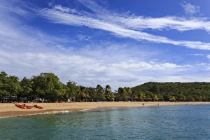 Windward Islands Prints: Canoes on beach, Saline Bay, Mayreau