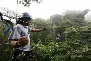 Images Dated 2nd February 2007: Canopy cable ride at Monteverde cloud forest, Costa Rica, Central America